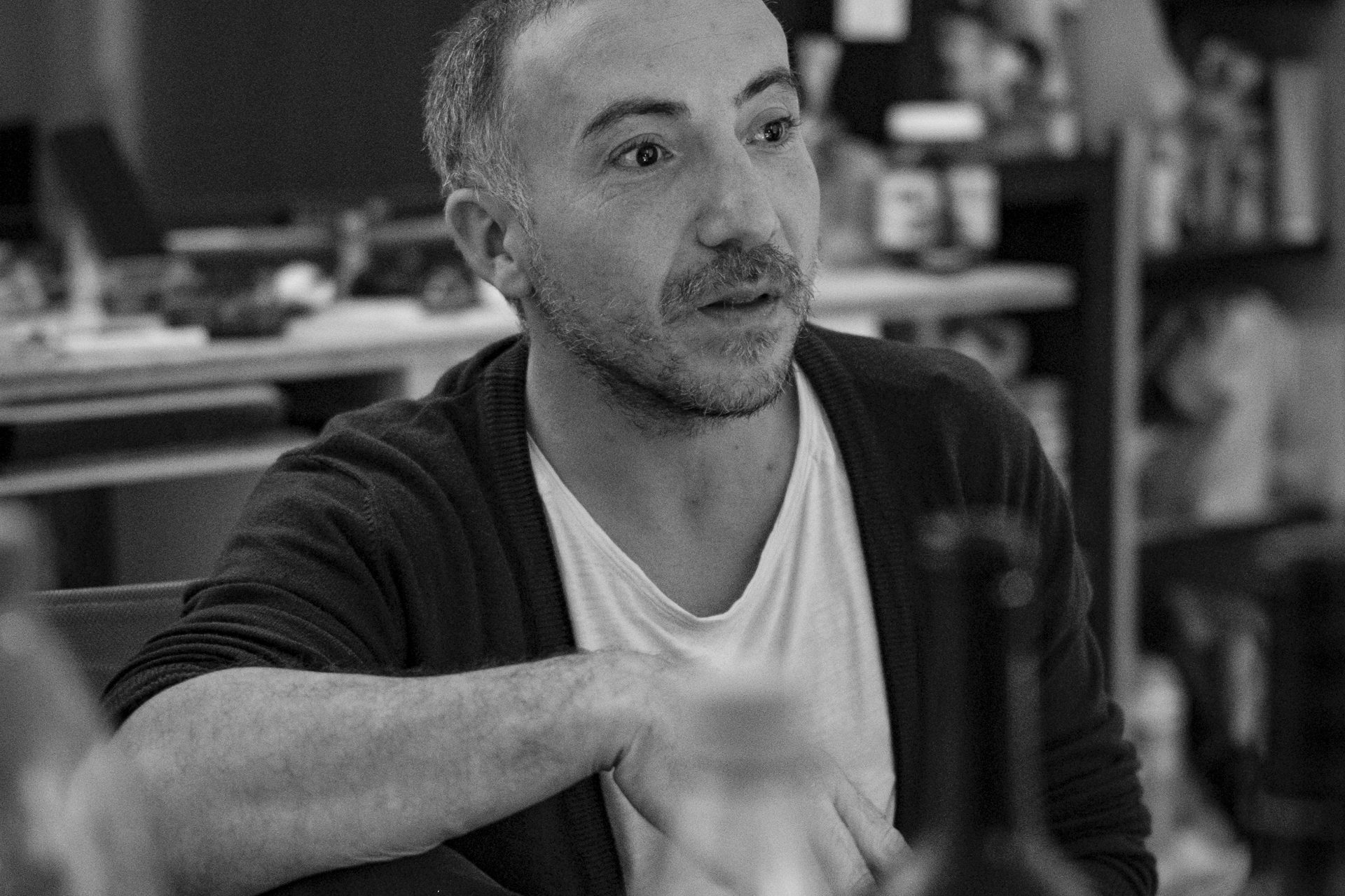 Alberto Scodro nel suo studio